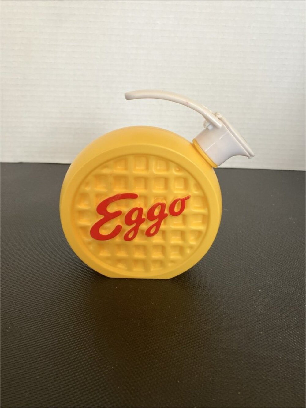 2011 Kellogg Plastic Eggo Waffle Syrup Dispenser Container Yellow